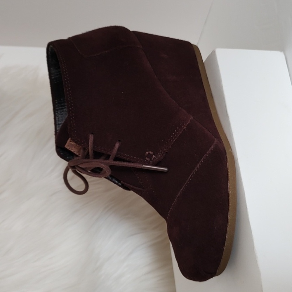 Toms Brown Suede Lace Up Wedge Shoes / Size 7.5
